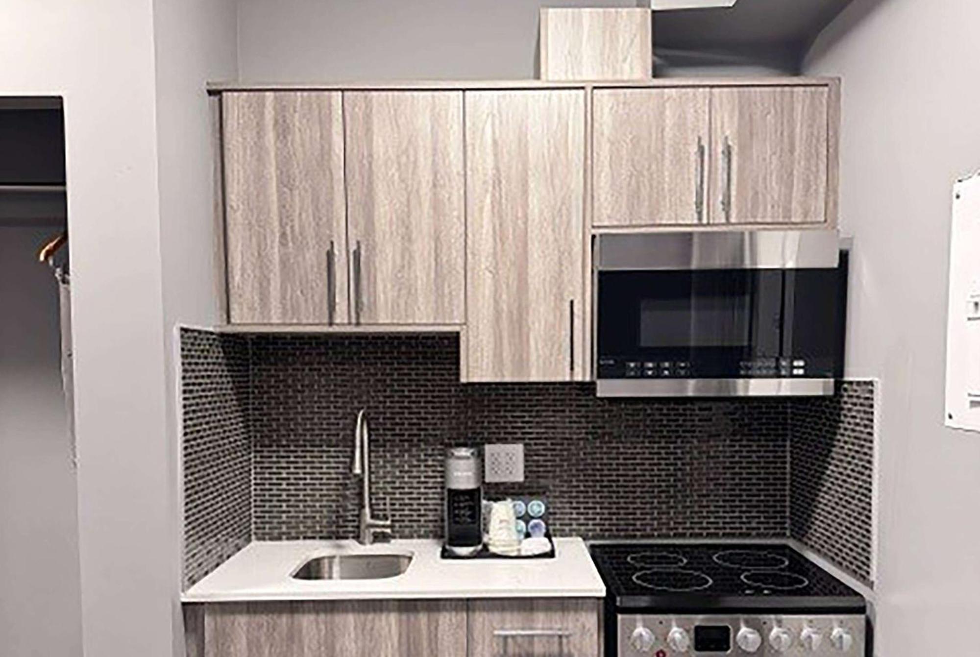Ramada By Wyndham West Edmonton Hotel & Suites Εξωτερικό φωτογραφία