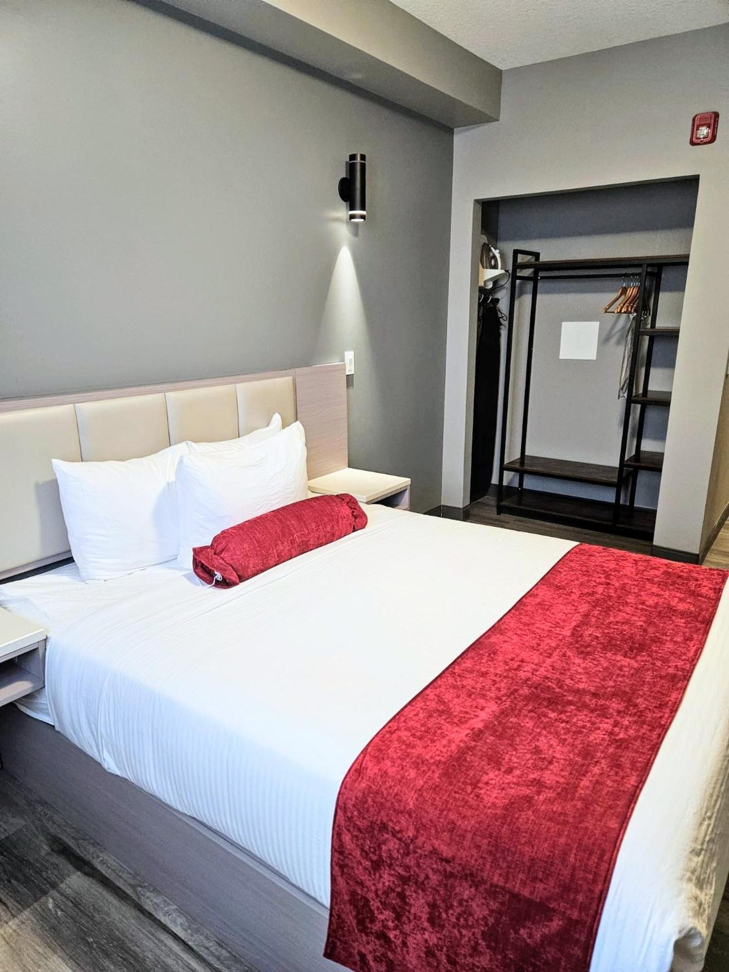 Ramada By Wyndham West Edmonton Hotel & Suites Εξωτερικό φωτογραφία