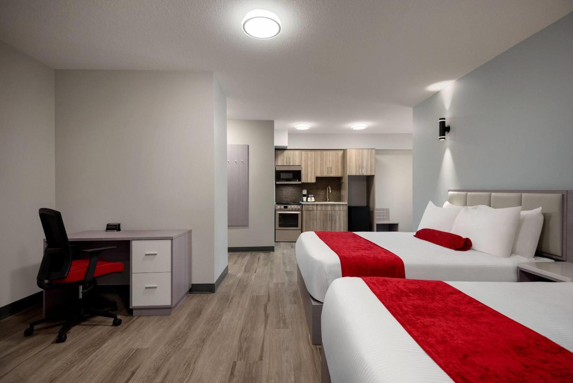 Ramada By Wyndham West Edmonton Hotel & Suites Εξωτερικό φωτογραφία