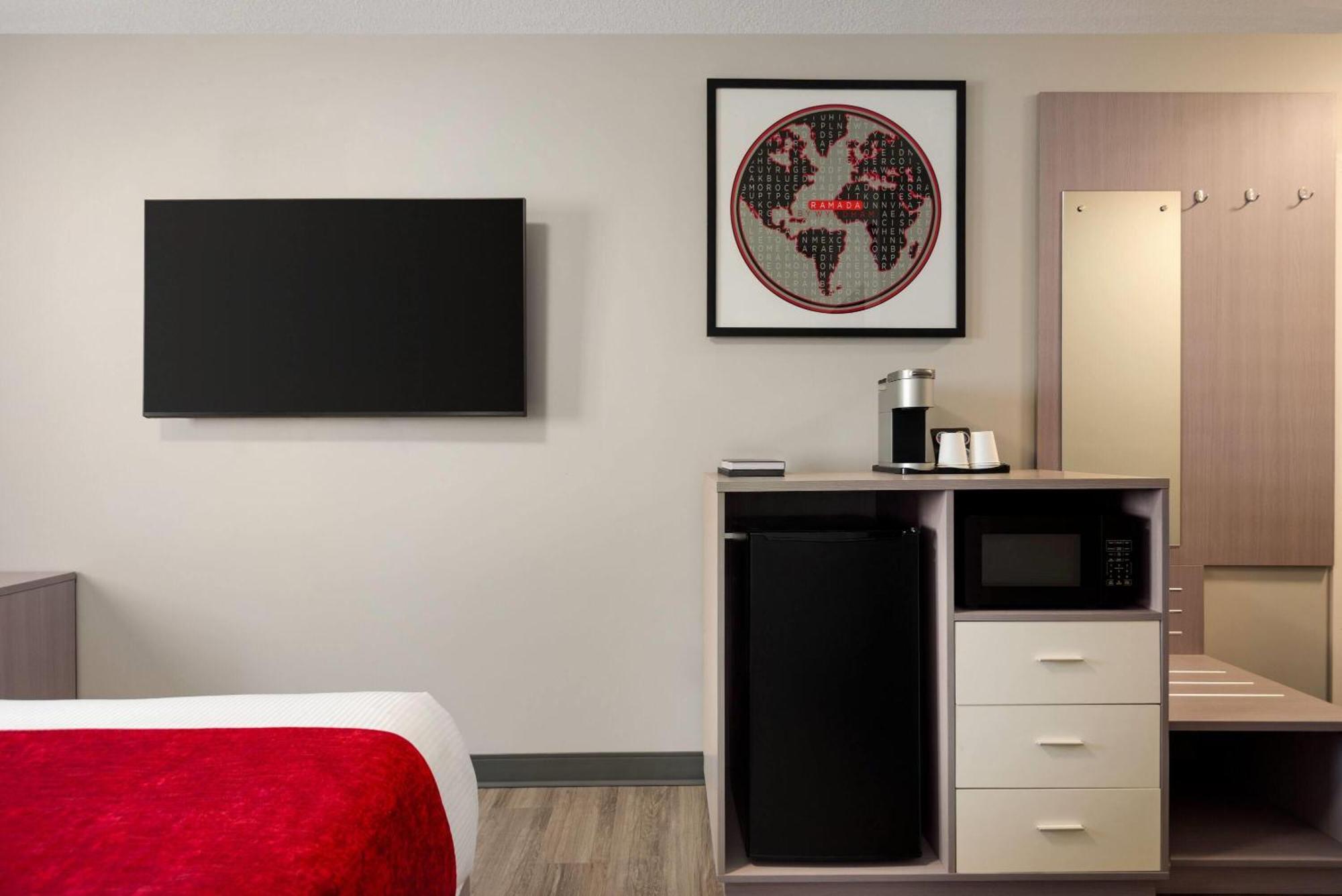 Ramada By Wyndham West Edmonton Hotel & Suites Εξωτερικό φωτογραφία