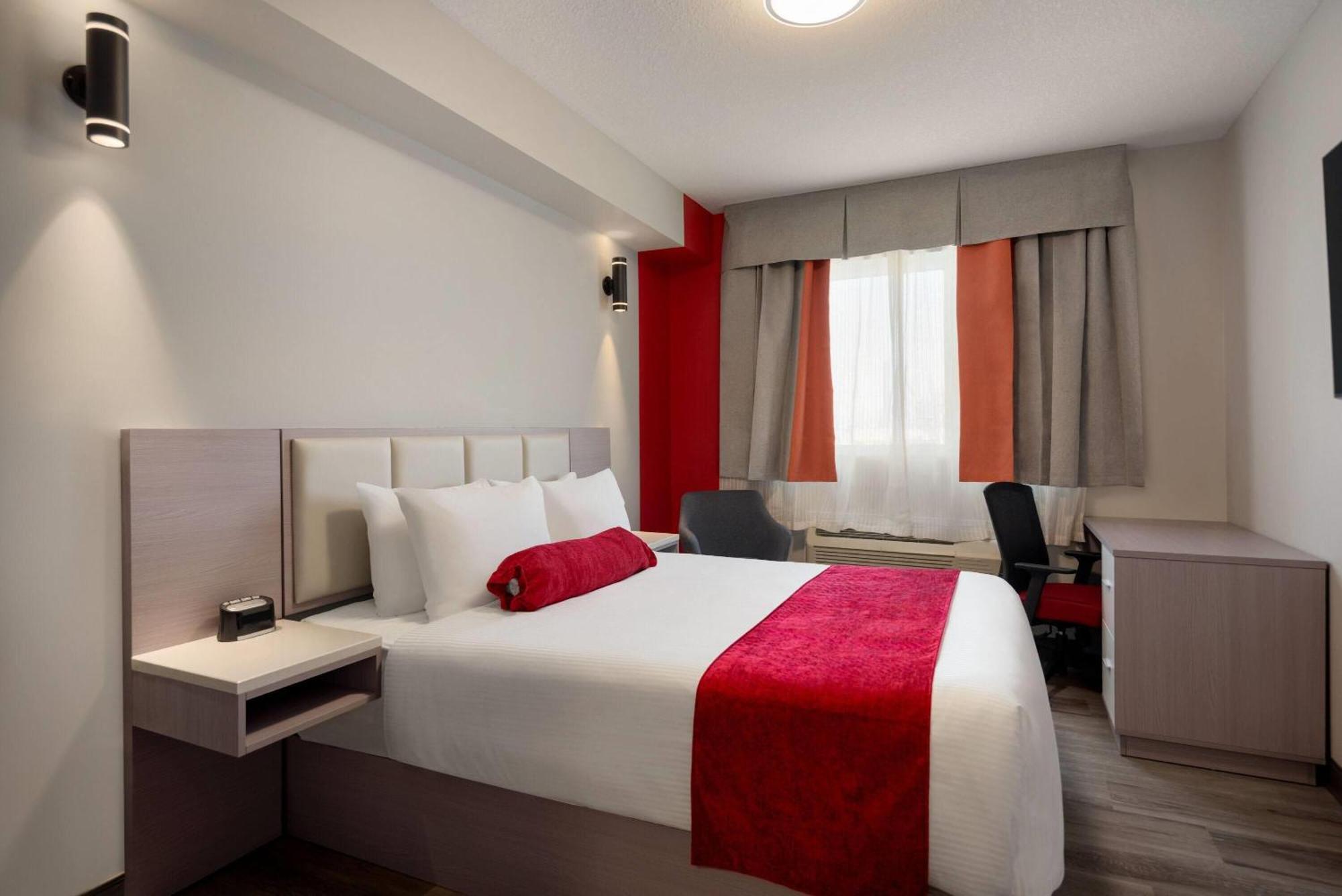 Ramada By Wyndham West Edmonton Hotel & Suites Εξωτερικό φωτογραφία