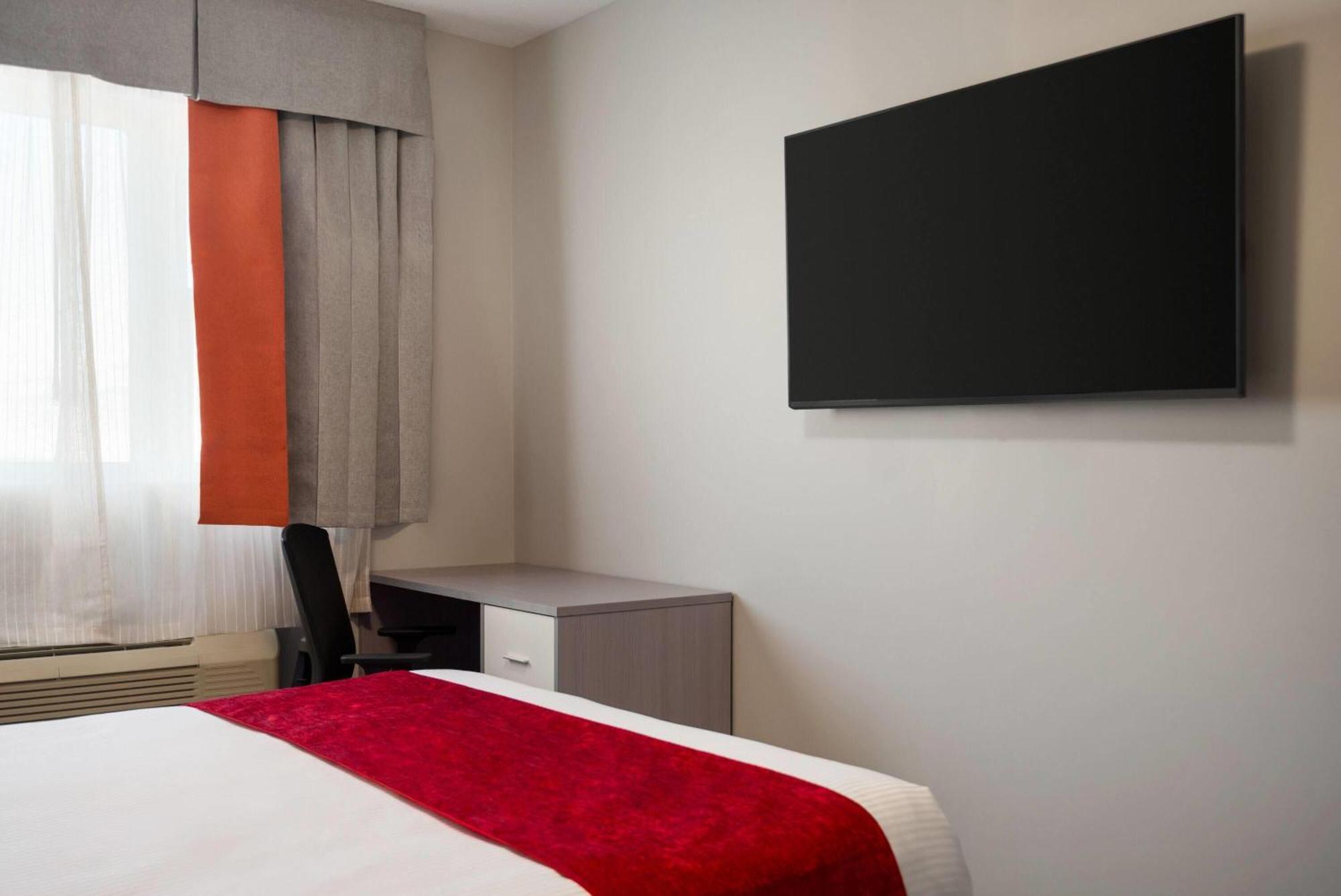 Ramada By Wyndham West Edmonton Hotel & Suites Εξωτερικό φωτογραφία