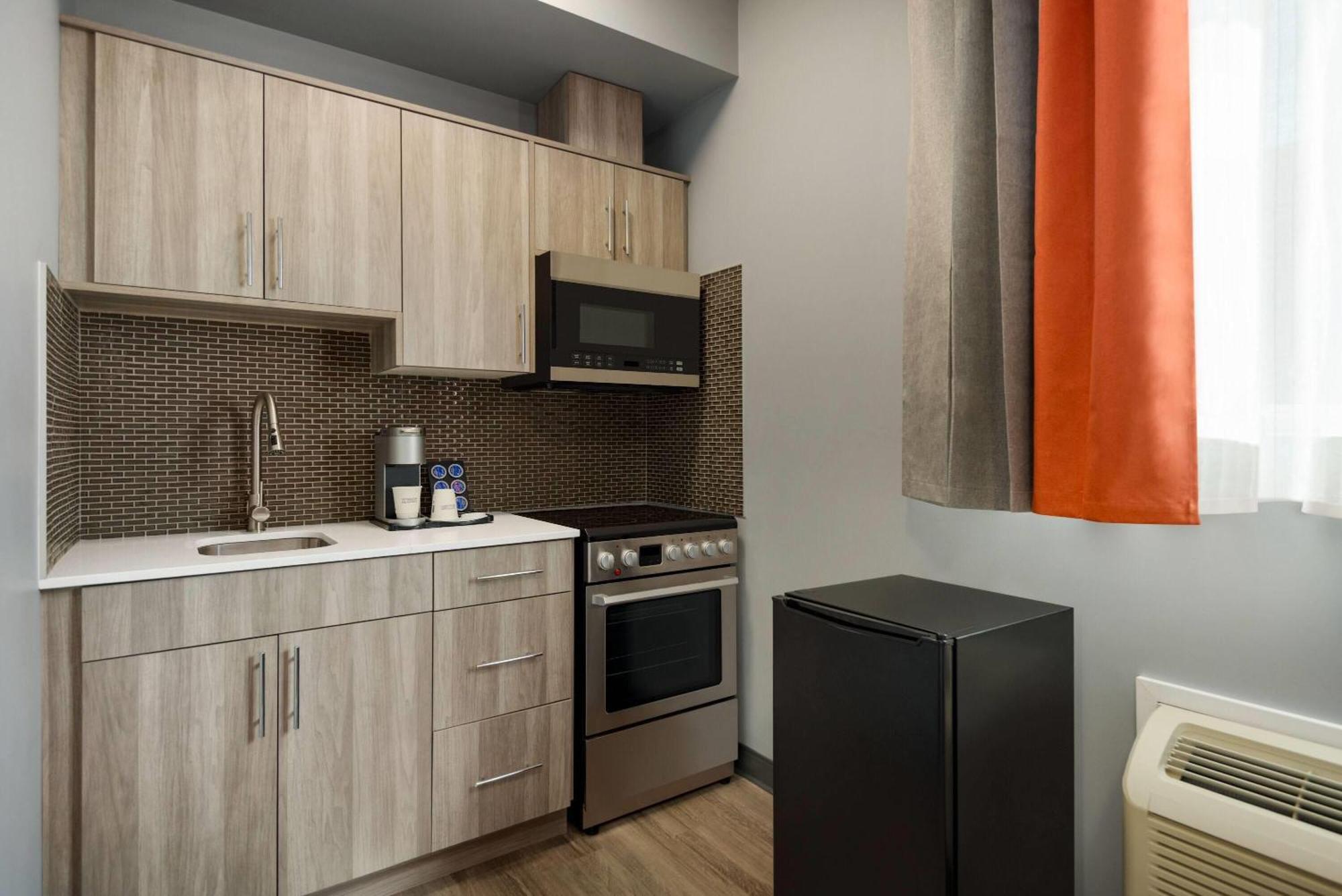 Ramada By Wyndham West Edmonton Hotel & Suites Εξωτερικό φωτογραφία
