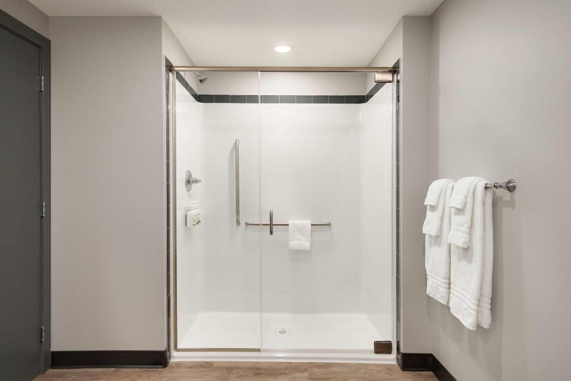 Ramada By Wyndham West Edmonton Hotel & Suites Εξωτερικό φωτογραφία