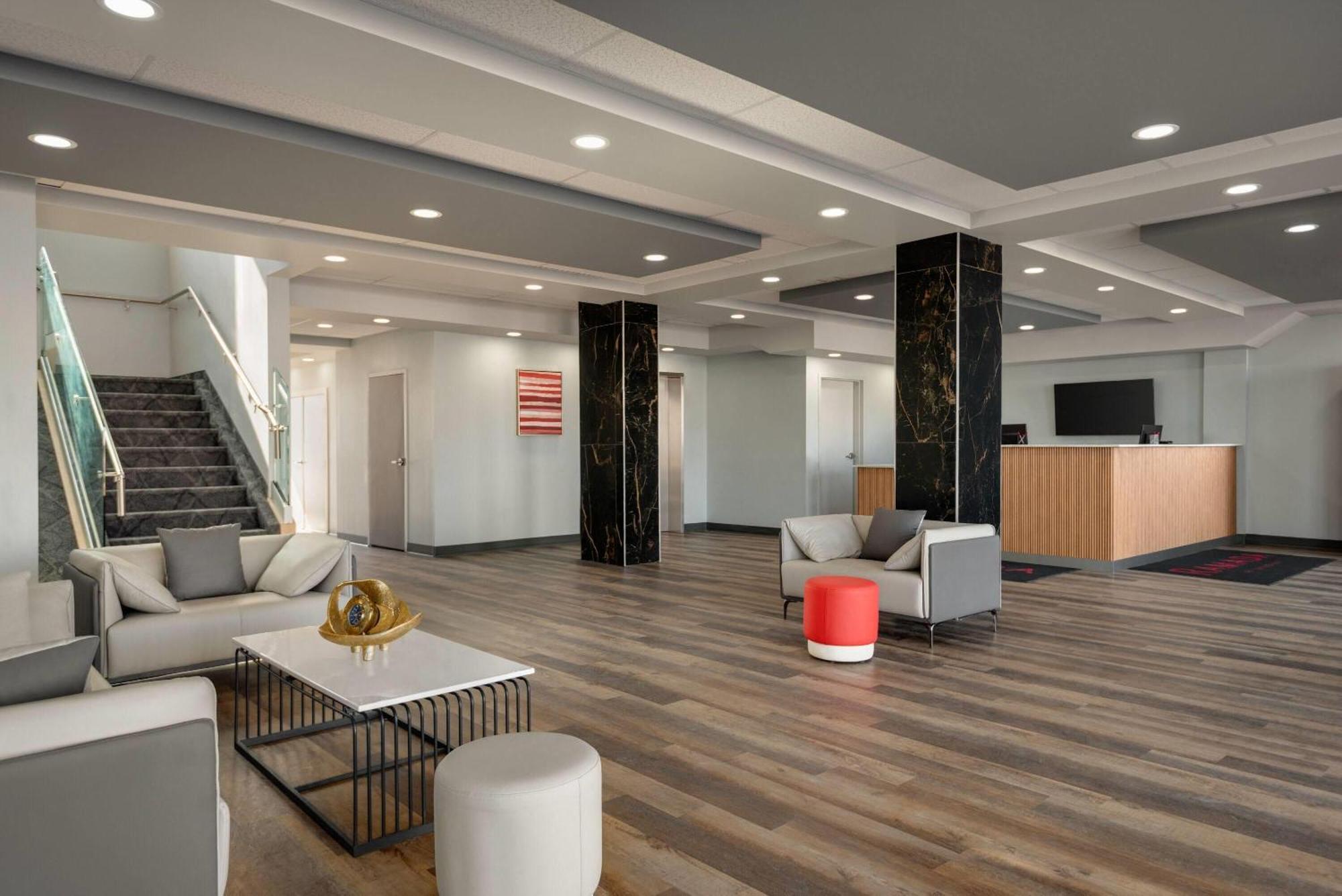 Ramada By Wyndham West Edmonton Hotel & Suites Εξωτερικό φωτογραφία
